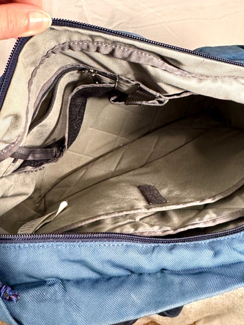 Patagonia Tote Bag Teal Blue Laptop Work Travel Zip Top Organizer 16" - Picture 3 of 11